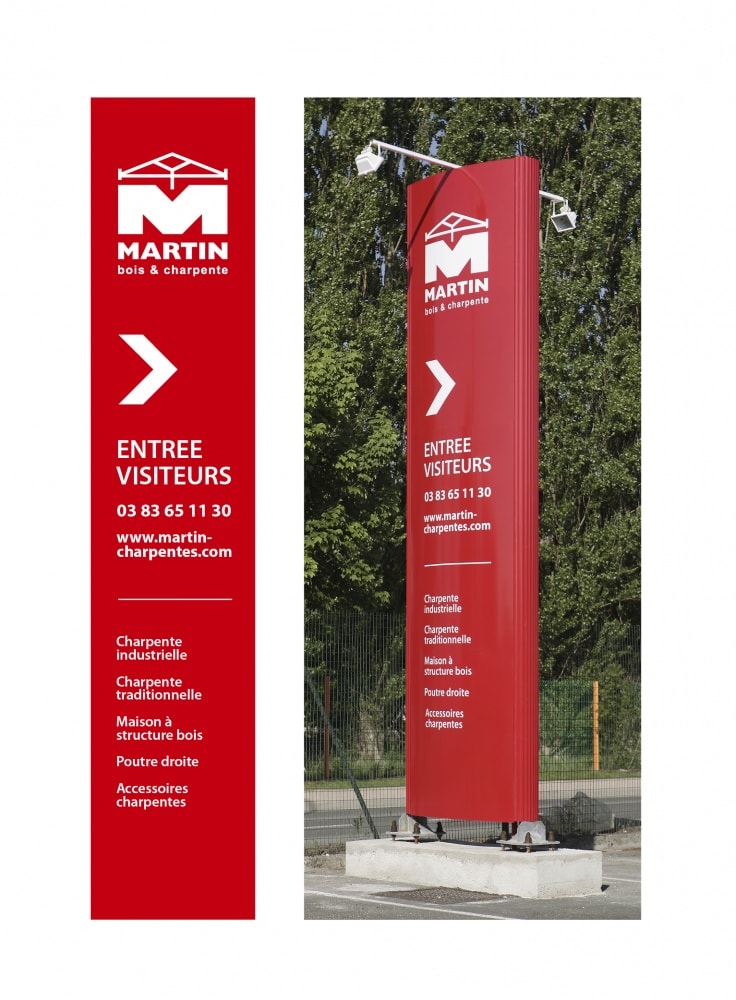 Totem sur site. Supports pour stand