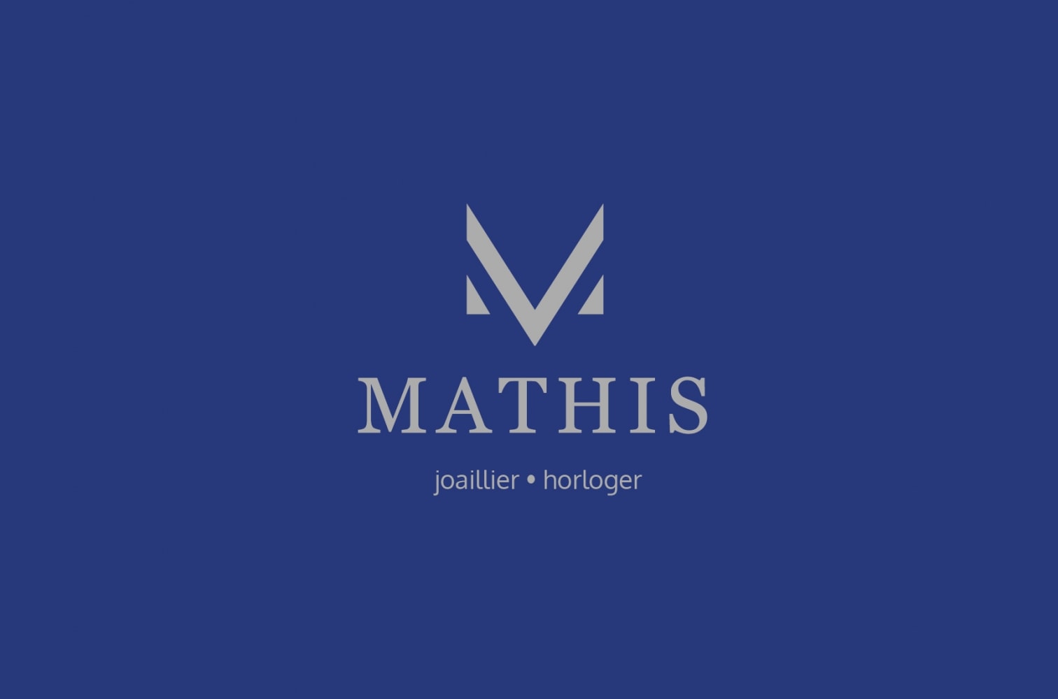 Création du nouveau logo. Argent et bleu type Klein.